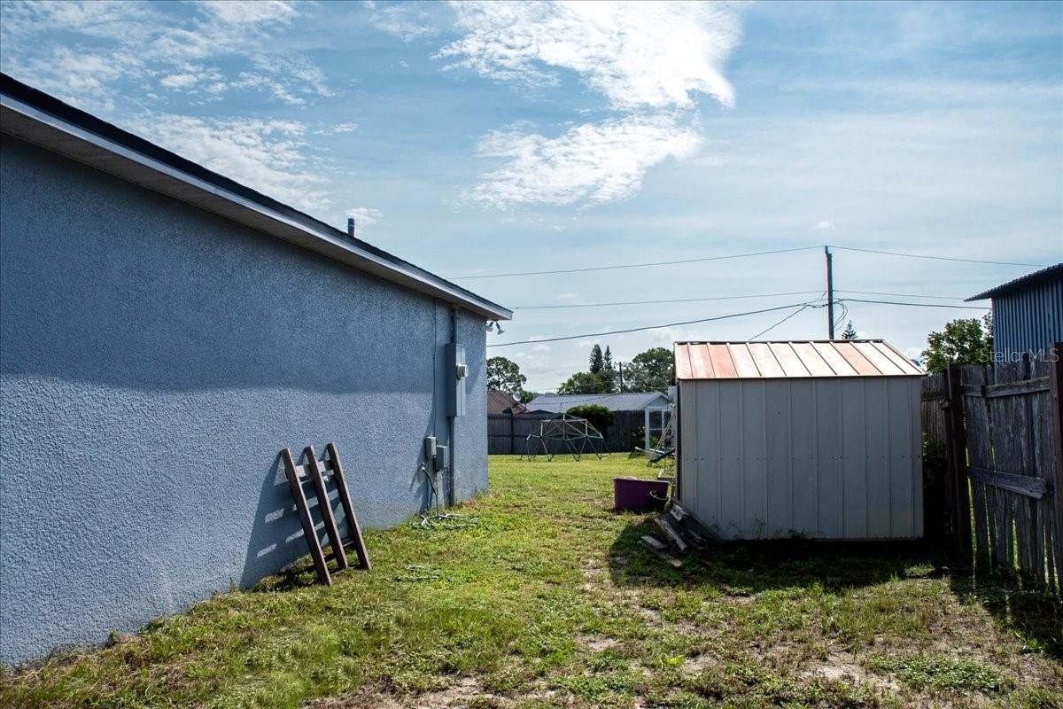 Image 4 of 30 For 647 Holbrook Avenue