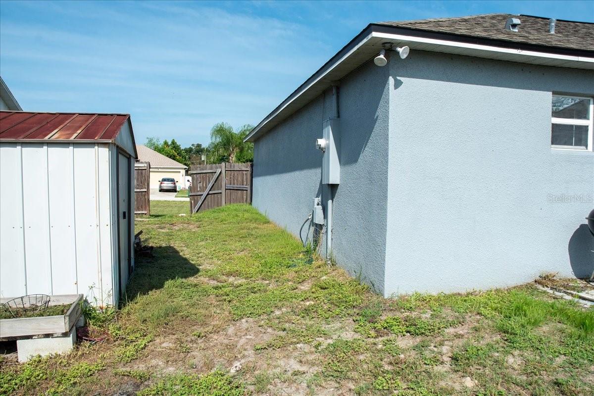 Image 5 of 30 For 647 Holbrook Avenue
