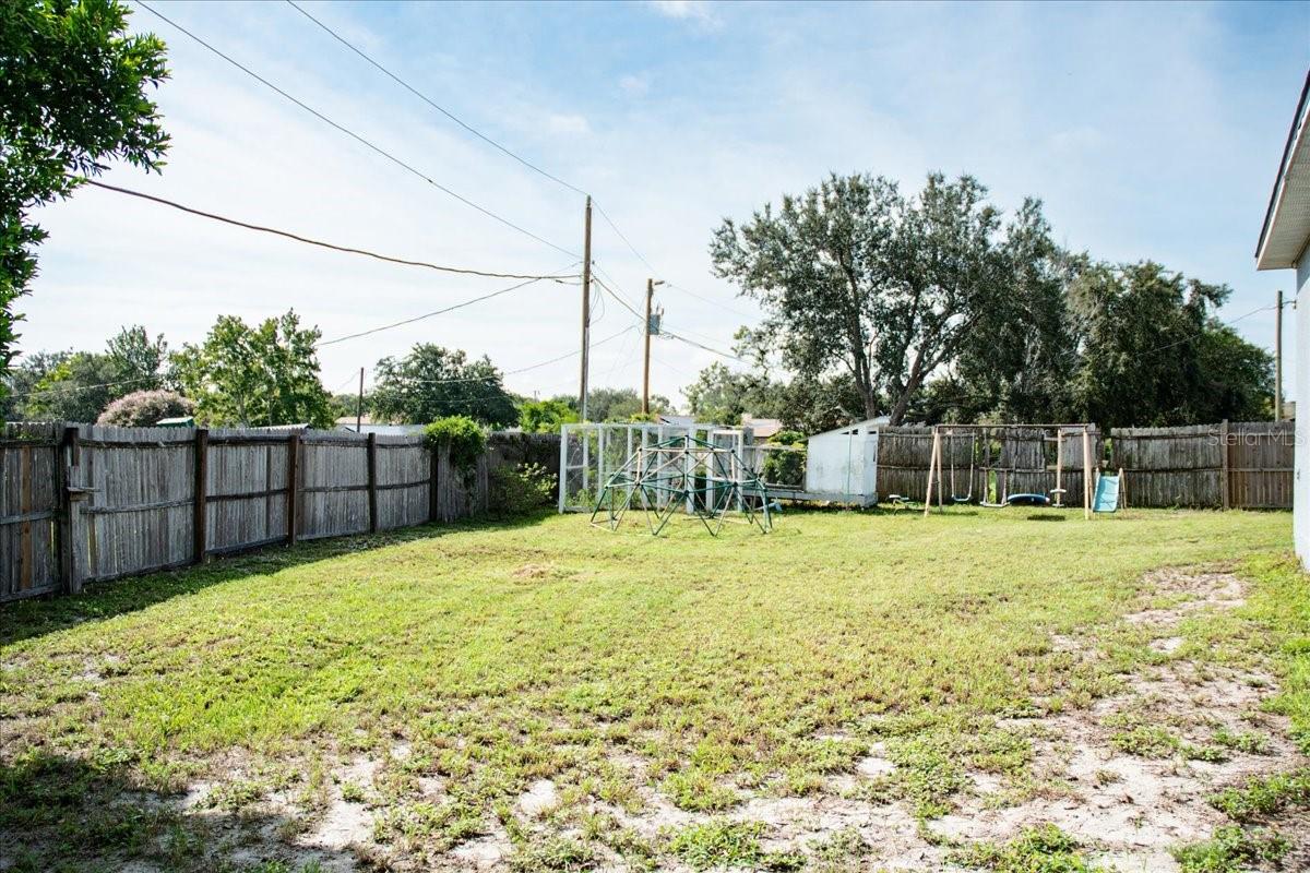 Image 8 of 30 For 647 Holbrook Avenue
