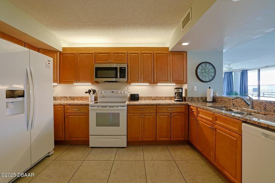 Image 12 of 36 For 1420 Atlantic Avenue 304