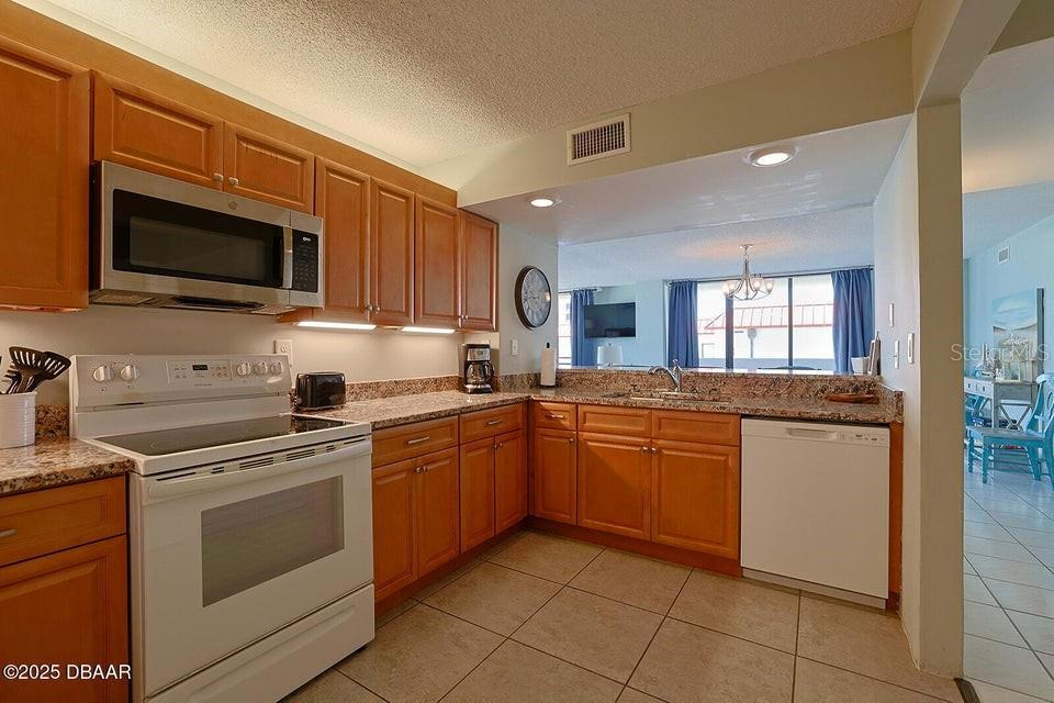 Image 13 of 36 For 1420 Atlantic Avenue 304