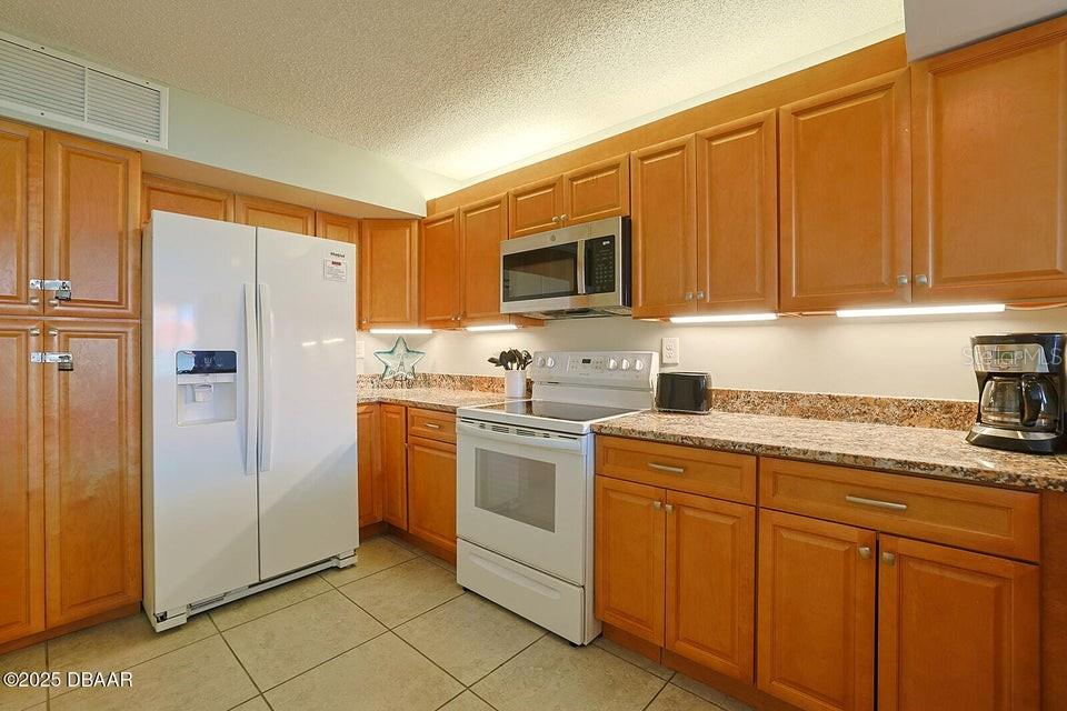 Image 14 of 36 For 1420 Atlantic Avenue 304