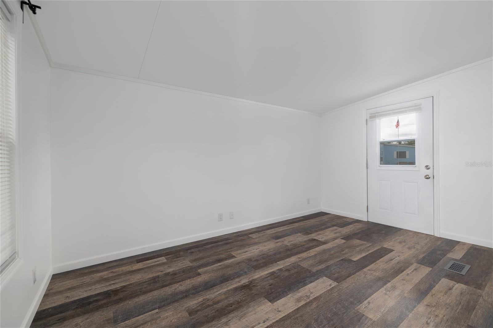 Image 11 of 31 For 9 Maplehurst Avenue