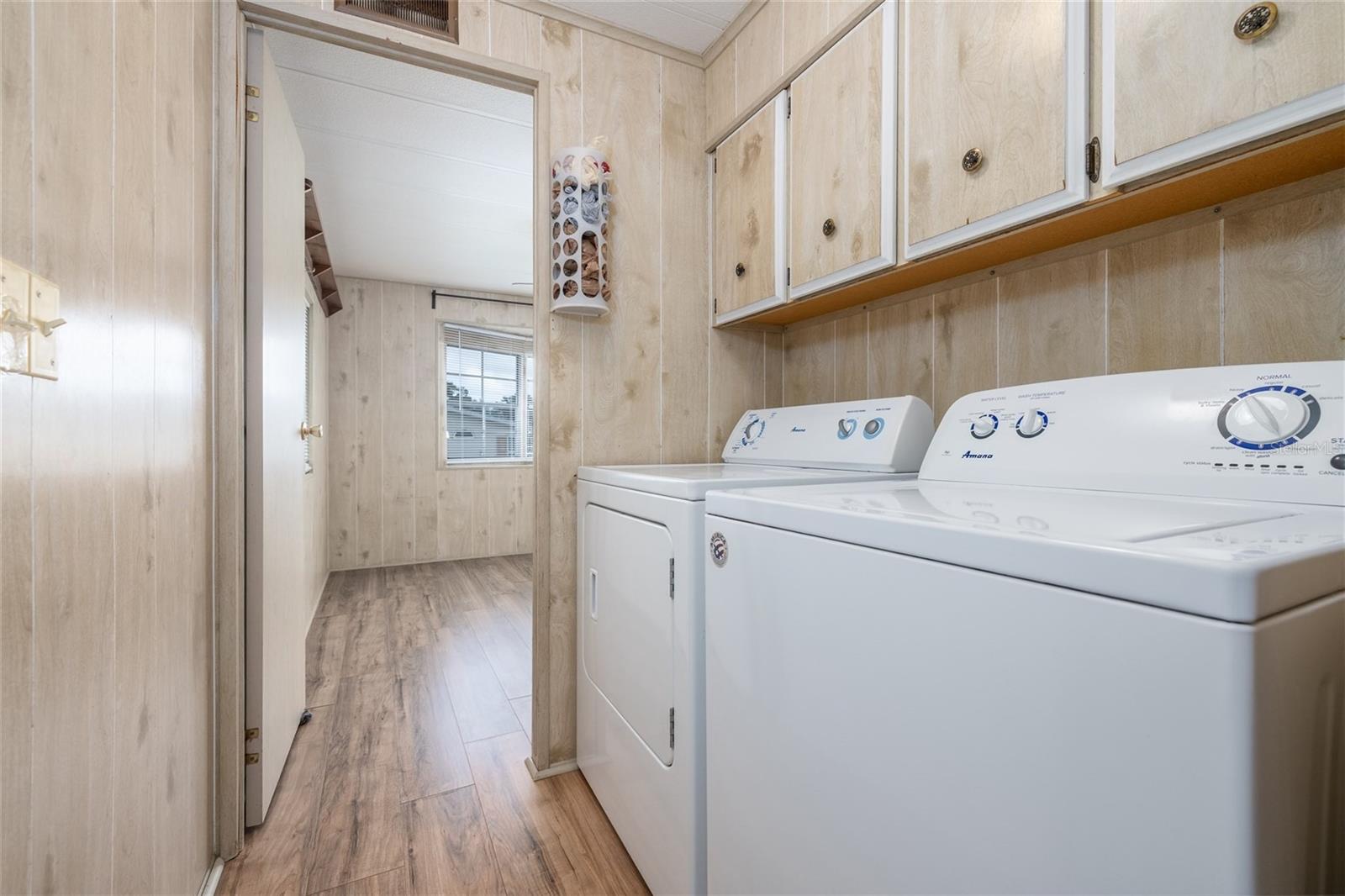Image 15 of 31 For 9 Maplehurst Avenue