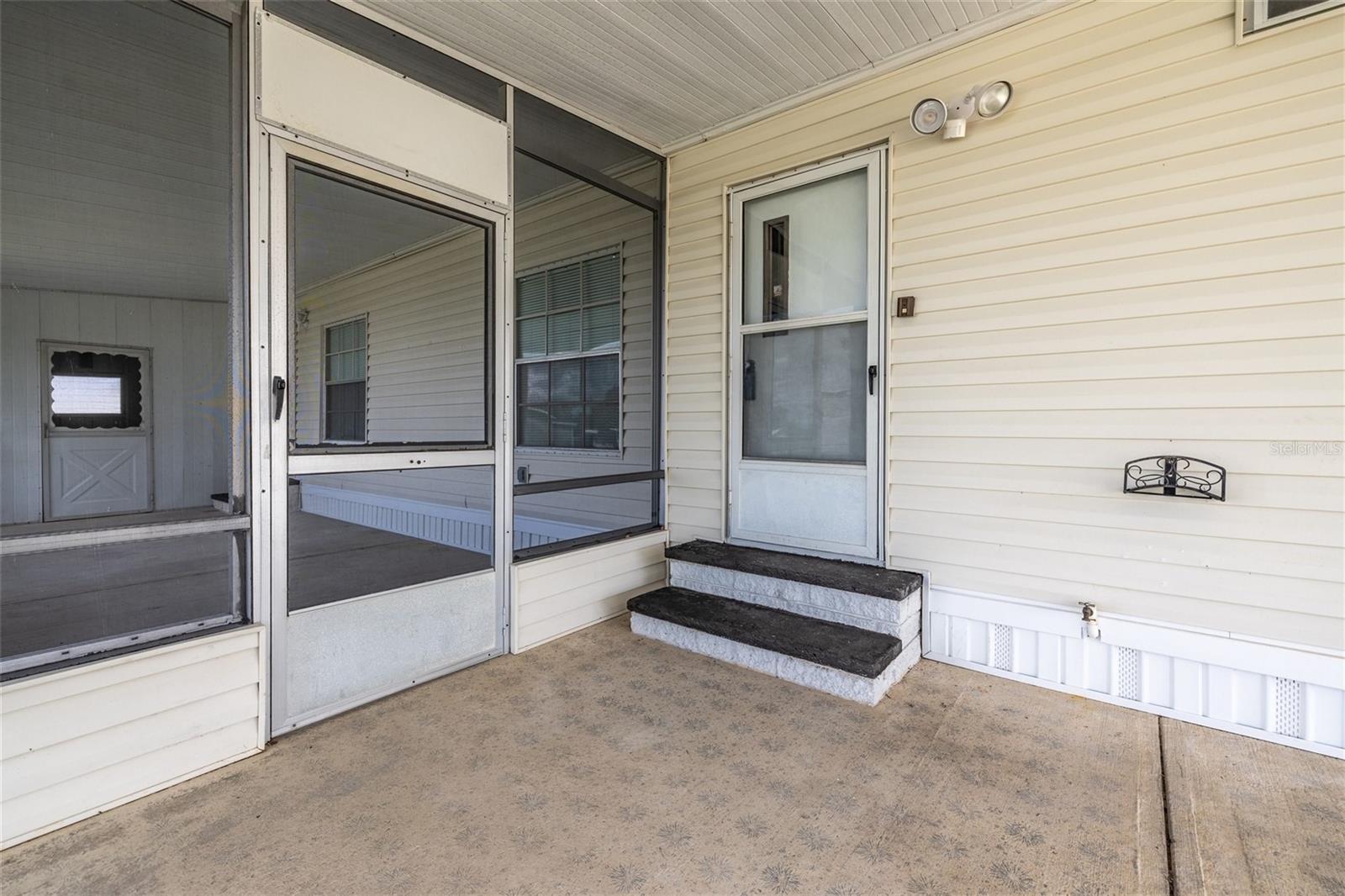 Image 20 of 31 For 9 Maplehurst Avenue