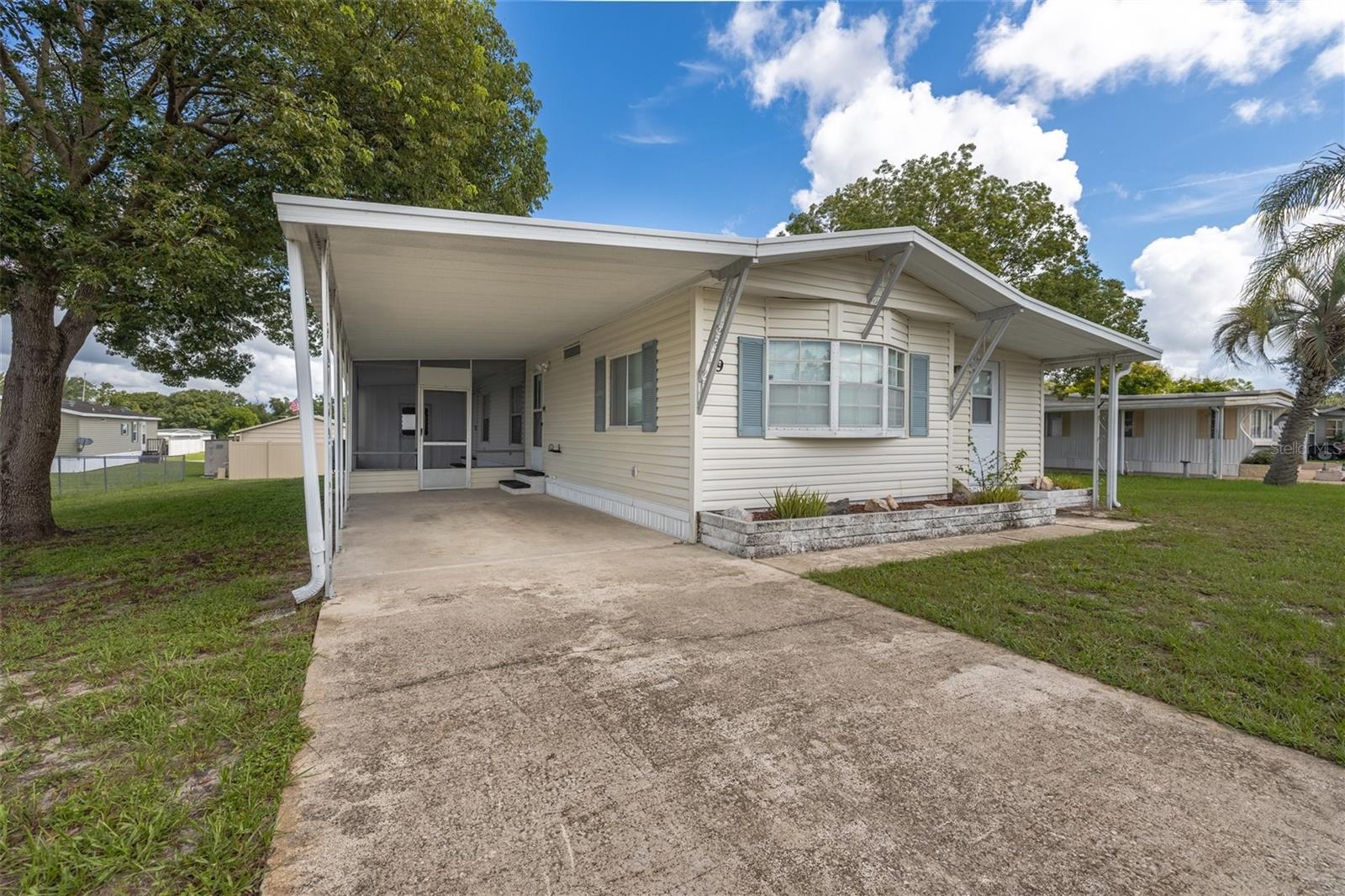 Image 4 of 31 For 9 Maplehurst Avenue