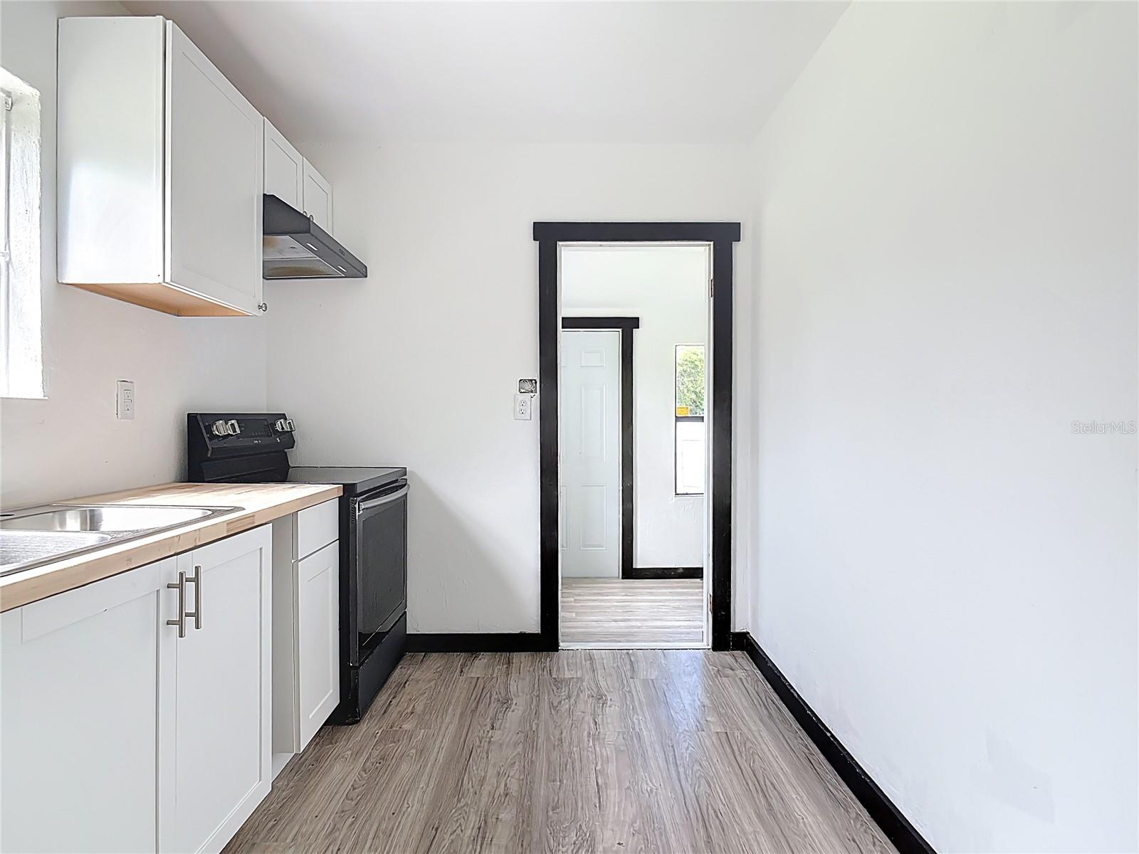 Image 10 of 49 For 633 1 2 Elm Avenue