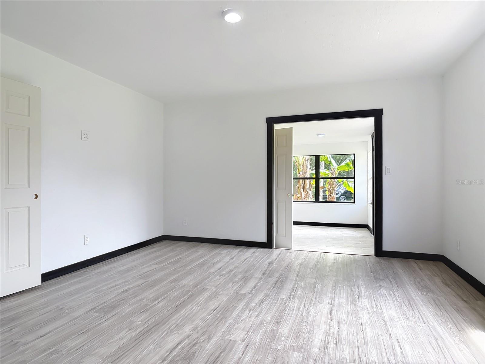 Image 13 of 49 For 633 1 2 Elm Avenue