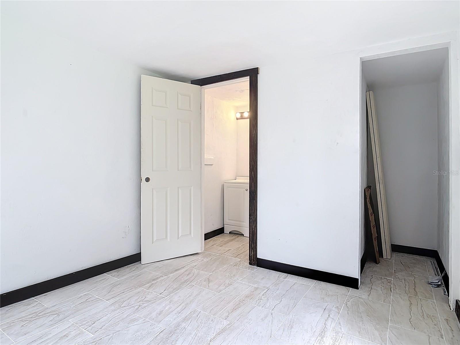 Image 15 of 49 For 633 1 2 Elm Avenue