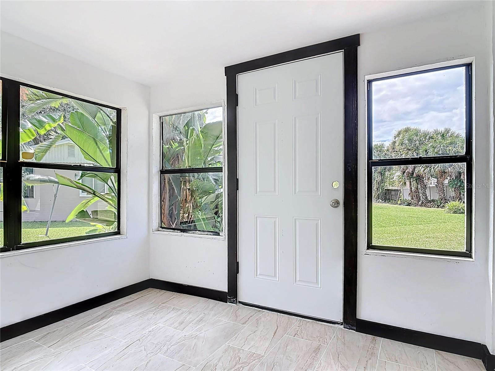 Image 2 of 49 For 633 1 2 Elm Avenue