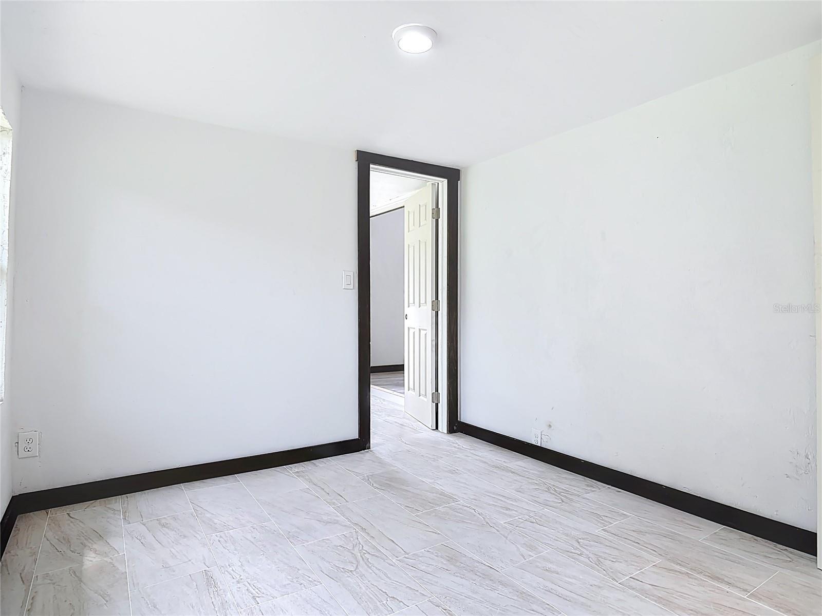Image 21 of 49 For 633 1 2 Elm Avenue