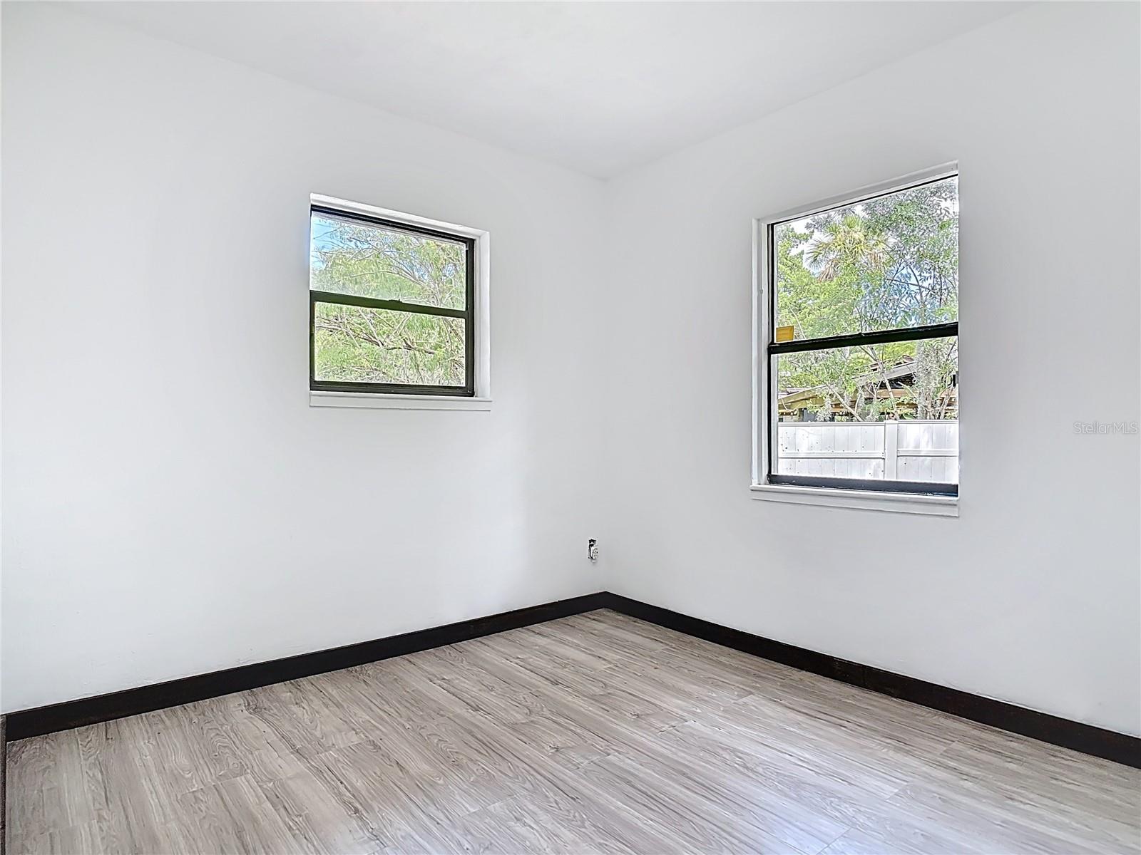 Image 23 of 49 For 633 1 2 Elm Avenue