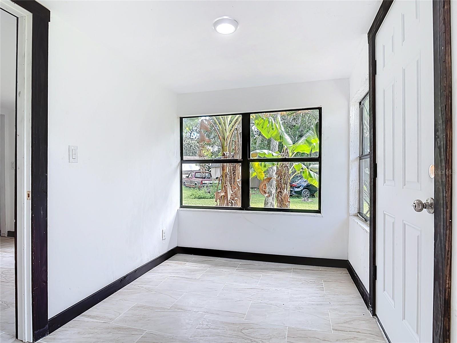 Image 3 of 49 For 633 1 2 Elm Avenue