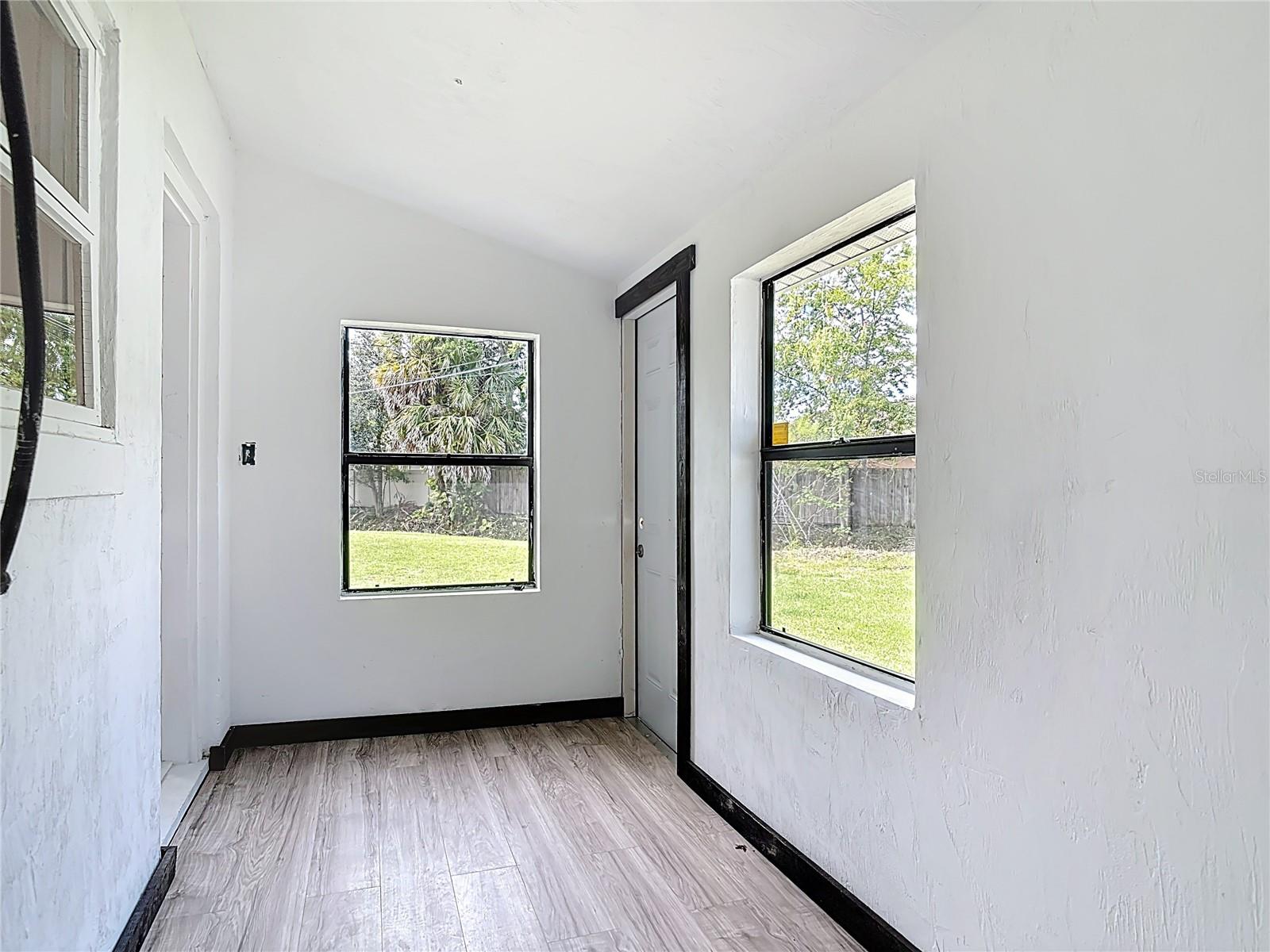 Image 32 of 49 For 633 1 2 Elm Avenue