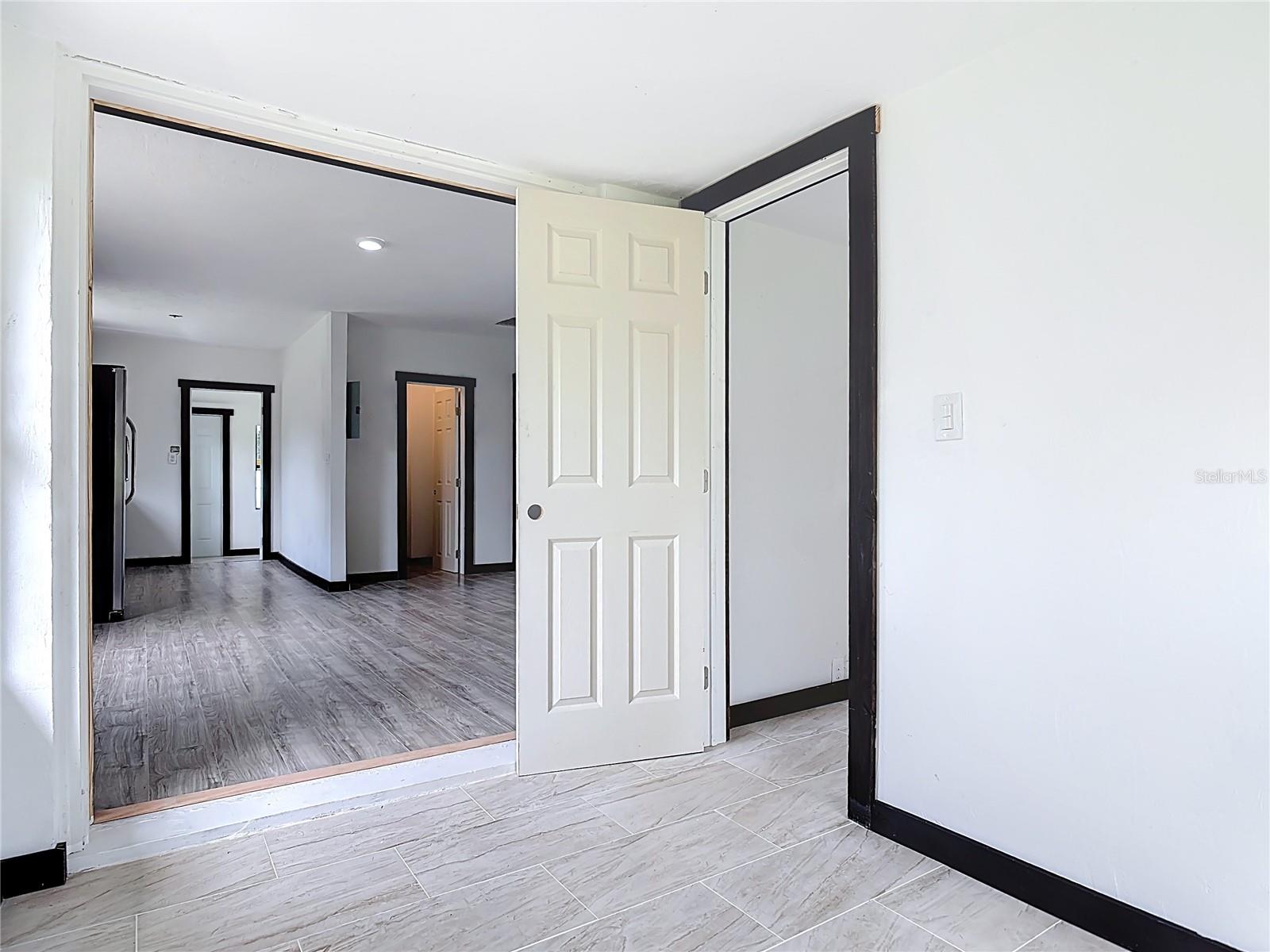Image 4 of 49 For 633 1 2 Elm Avenue