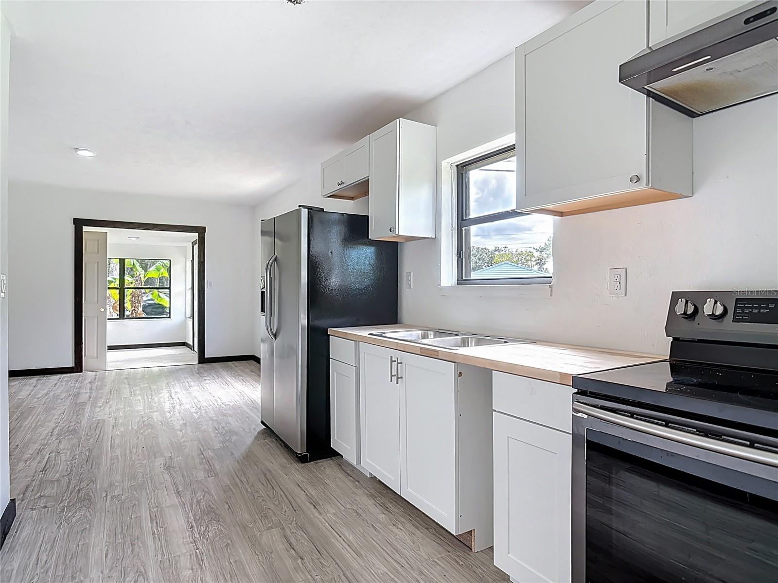 Image 7 of 49 For 633 1 2 Elm Avenue