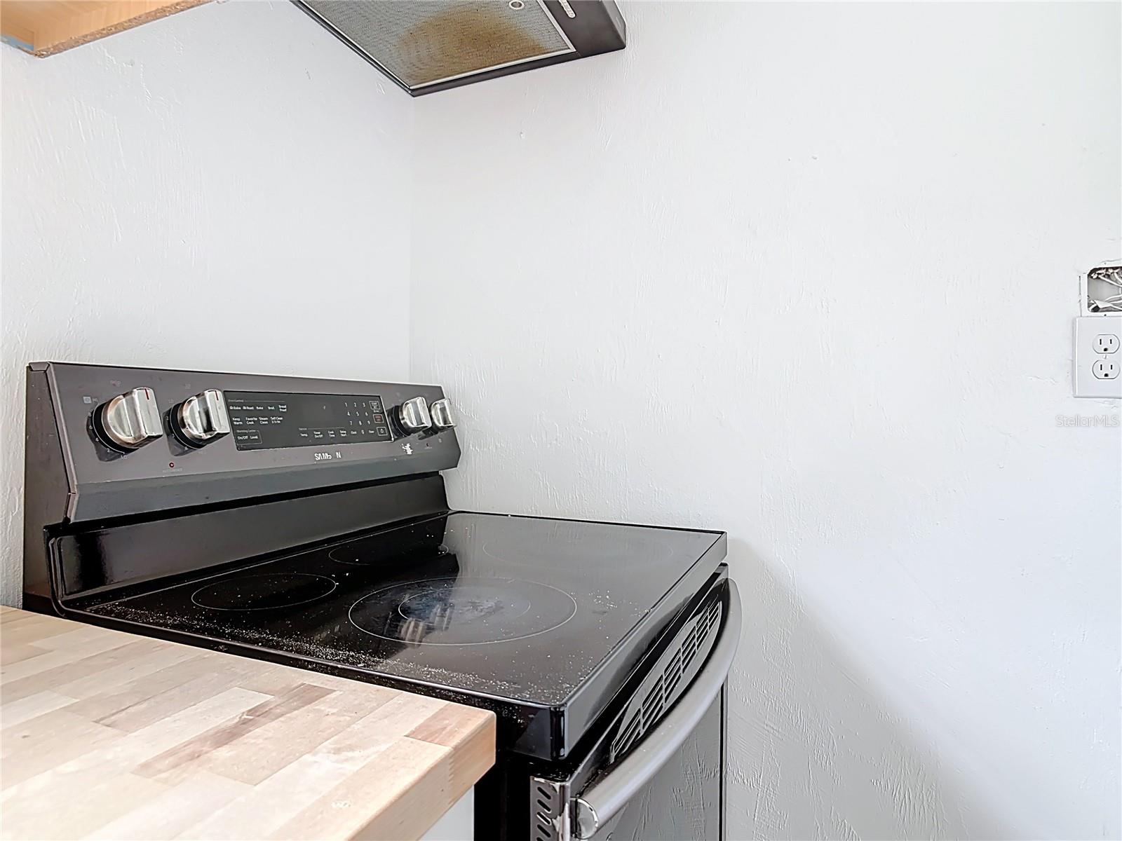Image 8 of 49 For 633 1 2 Elm Avenue