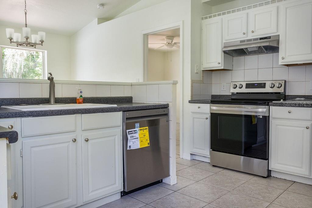 Image 4 of 10 For 841 May Street