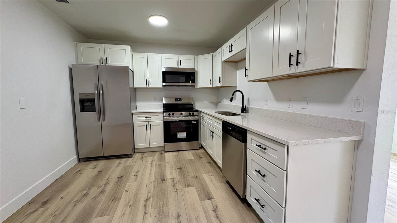 Image 3 of 25 For 1412 San Jose Boulevard
