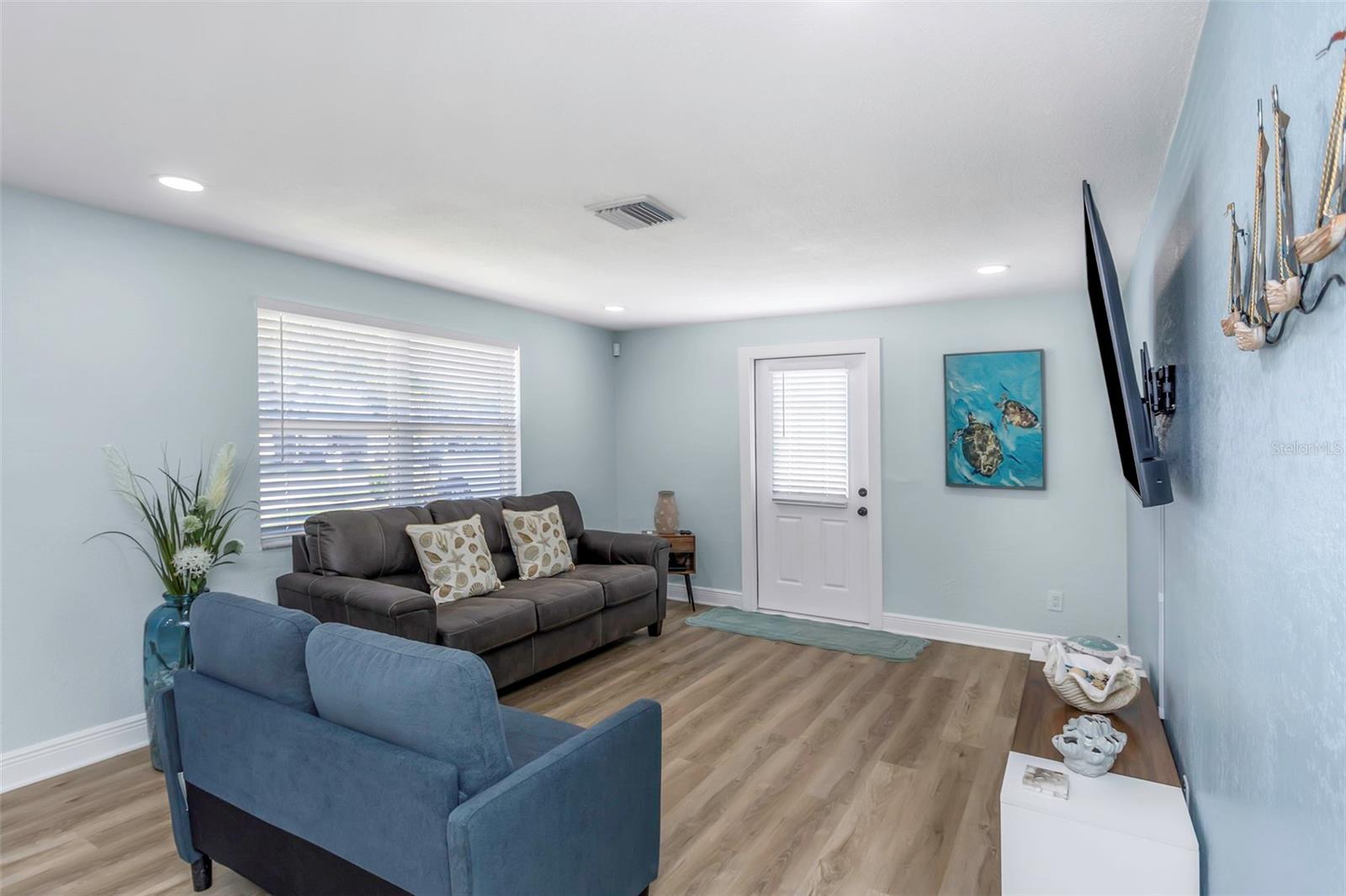 Image 15 of 38 For 3450 Beechwood Terrace N