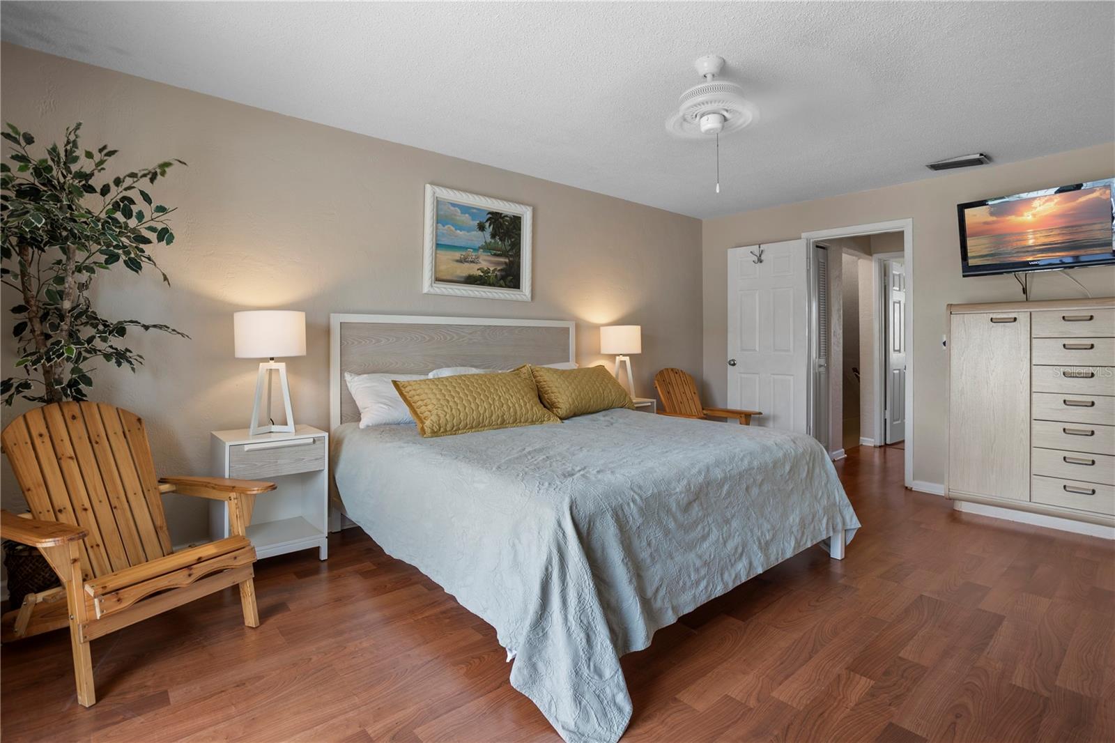 Image 26 of 41 For 2800 Ocean Shore Boulevard 9