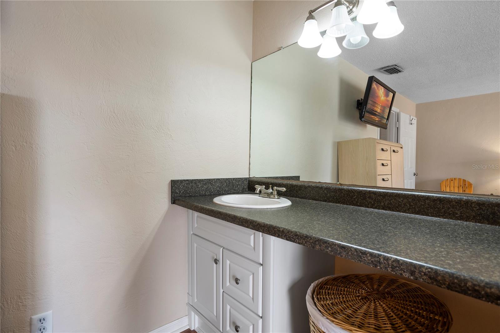 Image 32 of 41 For 2800 Ocean Shore Boulevard 9