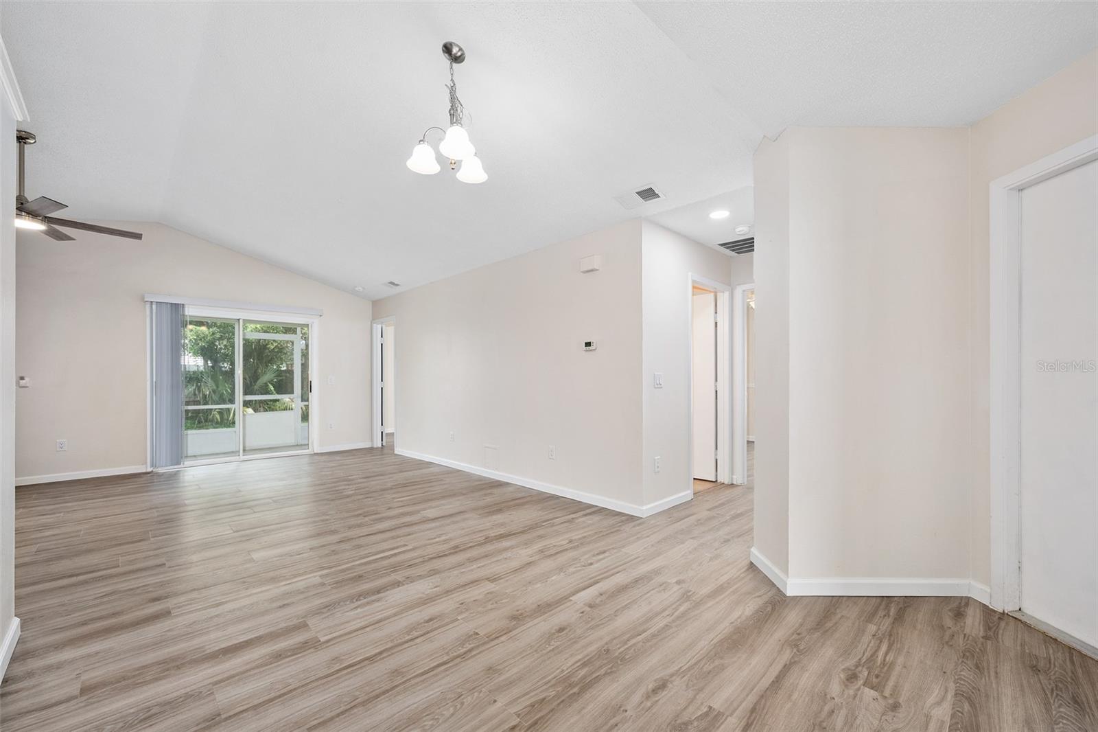 Image 5 of 38 For 5889 Woodpoint Terrace
