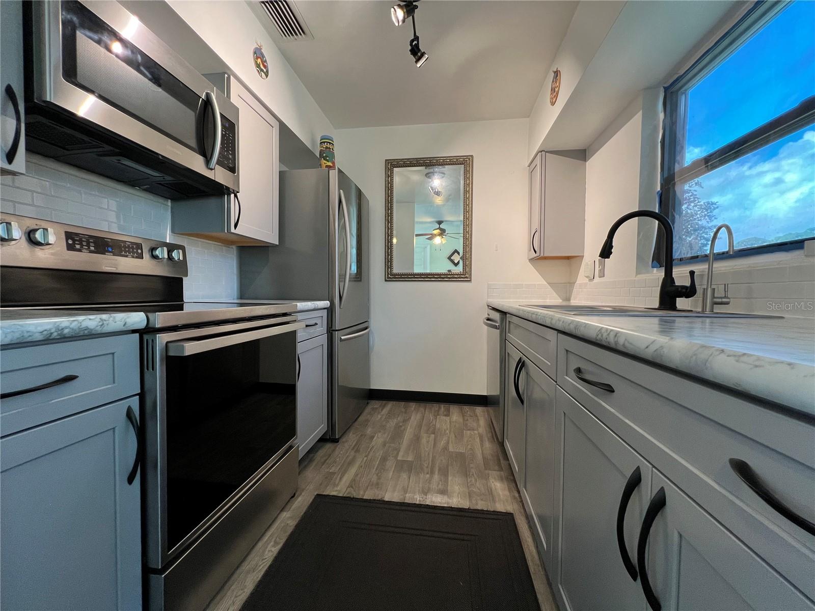 Image 15 of 21 For 518 Katherine Street