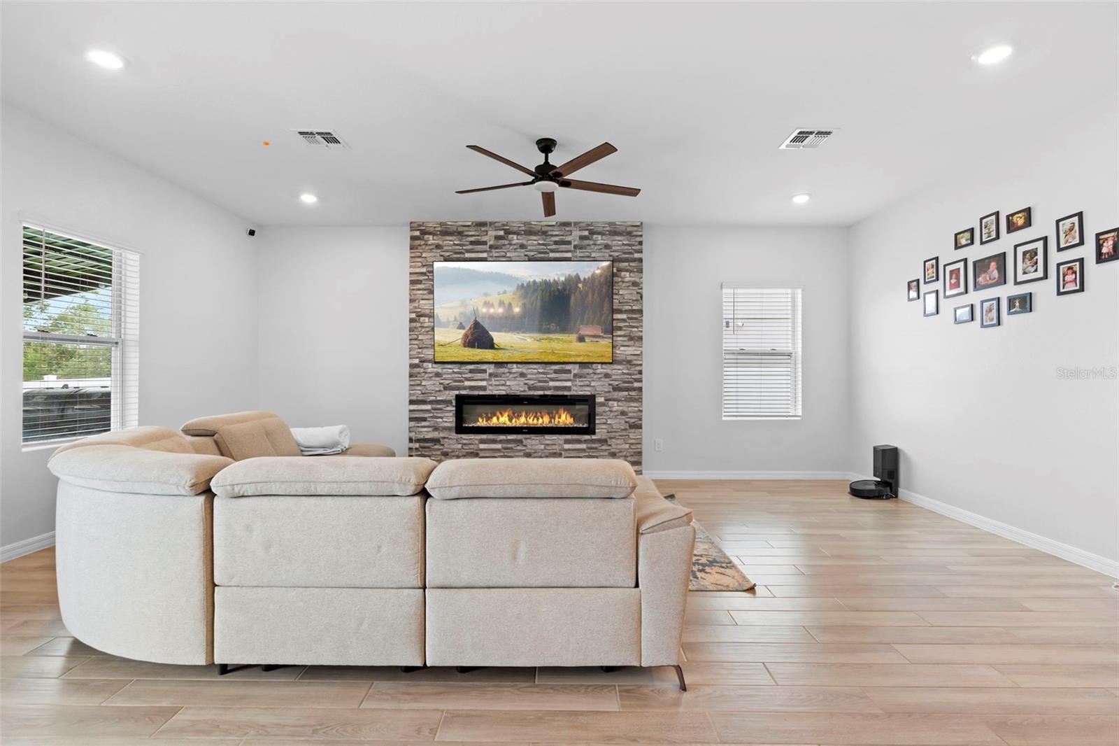 Image 19 of 46 For 1554 Meadowlark Drive