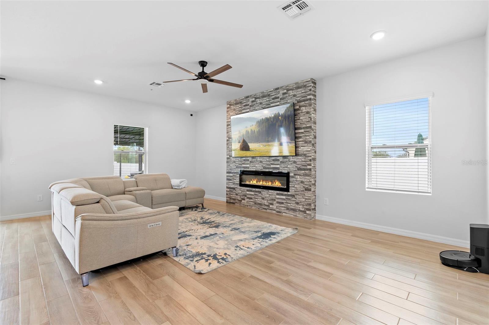 Image 5 of 46 For 1554 Meadowlark Drive