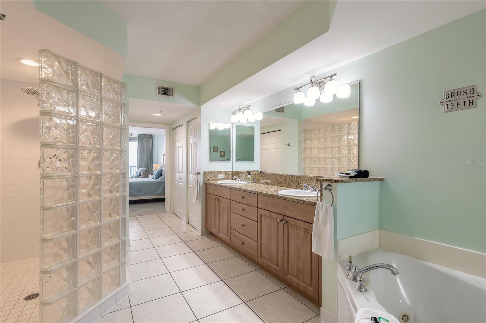 Image 33 of 47 For 3315 Atlantic Avenue 1106