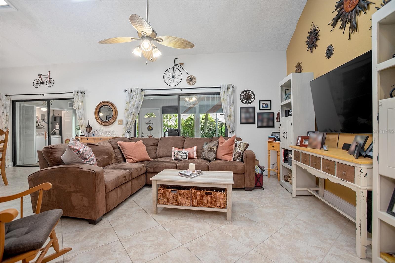 Image 11 of 59 For 955 Eastridge Drive 7p
