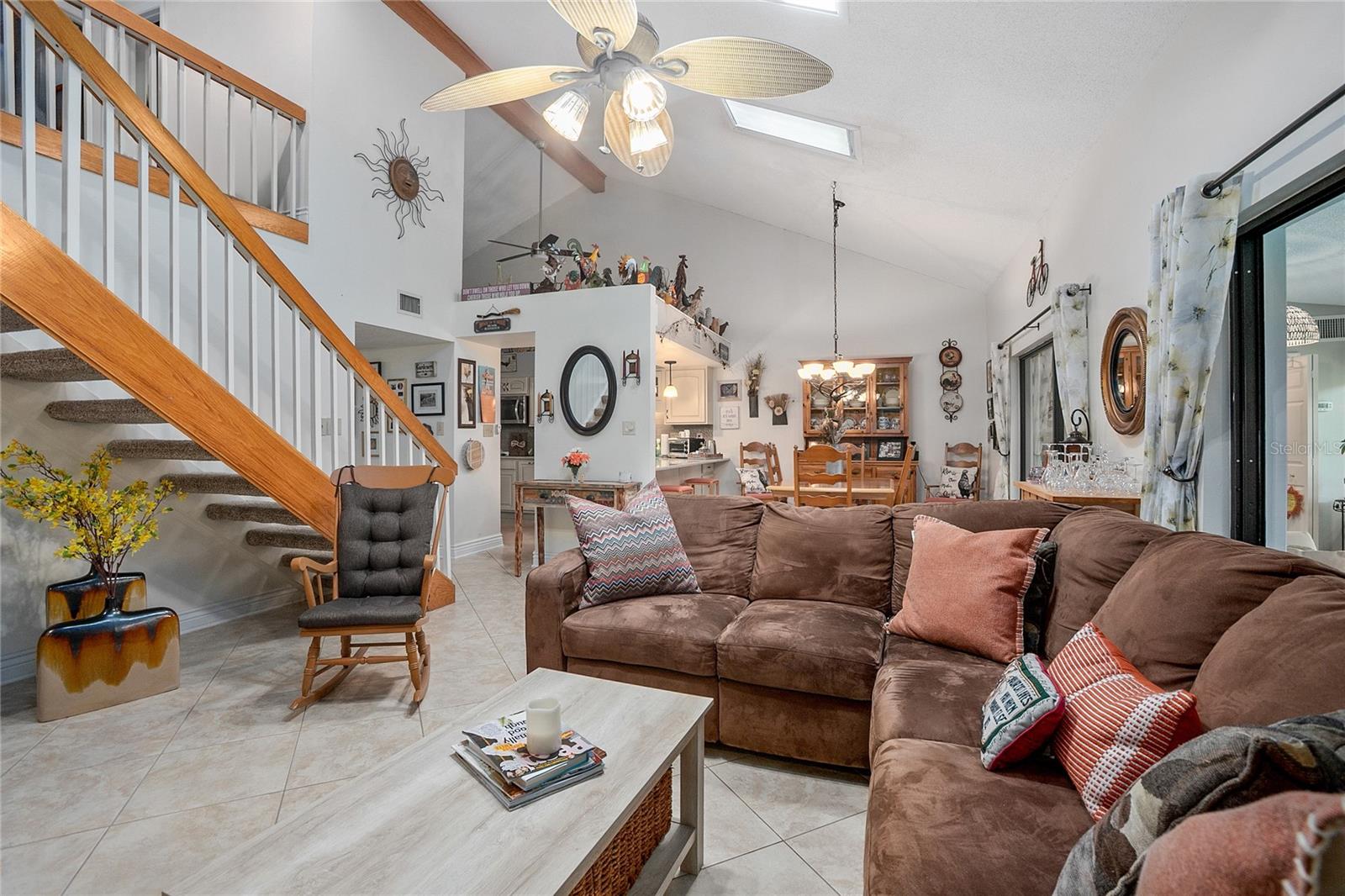 Image 15 of 59 For 955 Eastridge Drive 7p