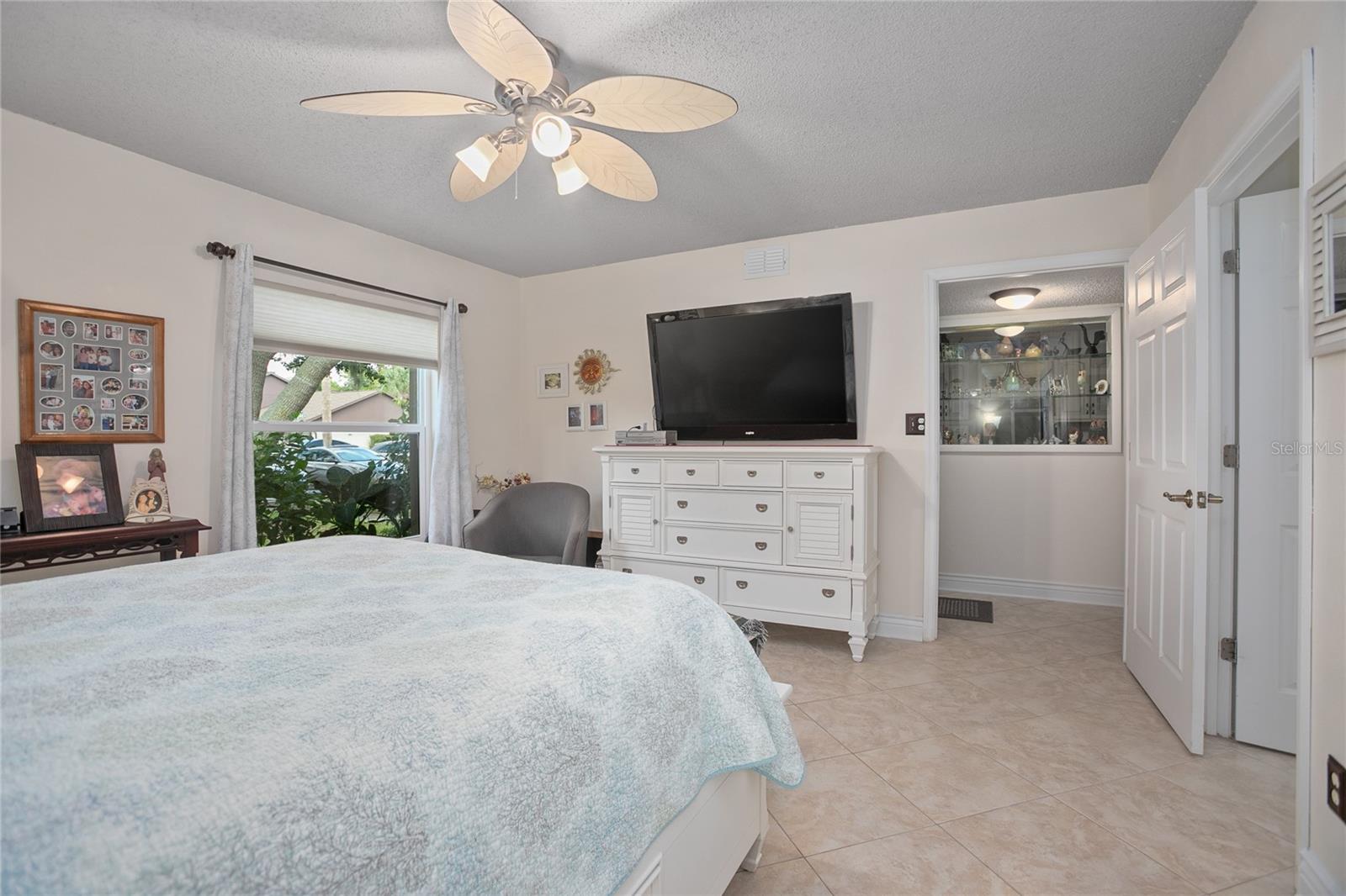 Image 18 of 59 For 955 Eastridge Drive 7p
