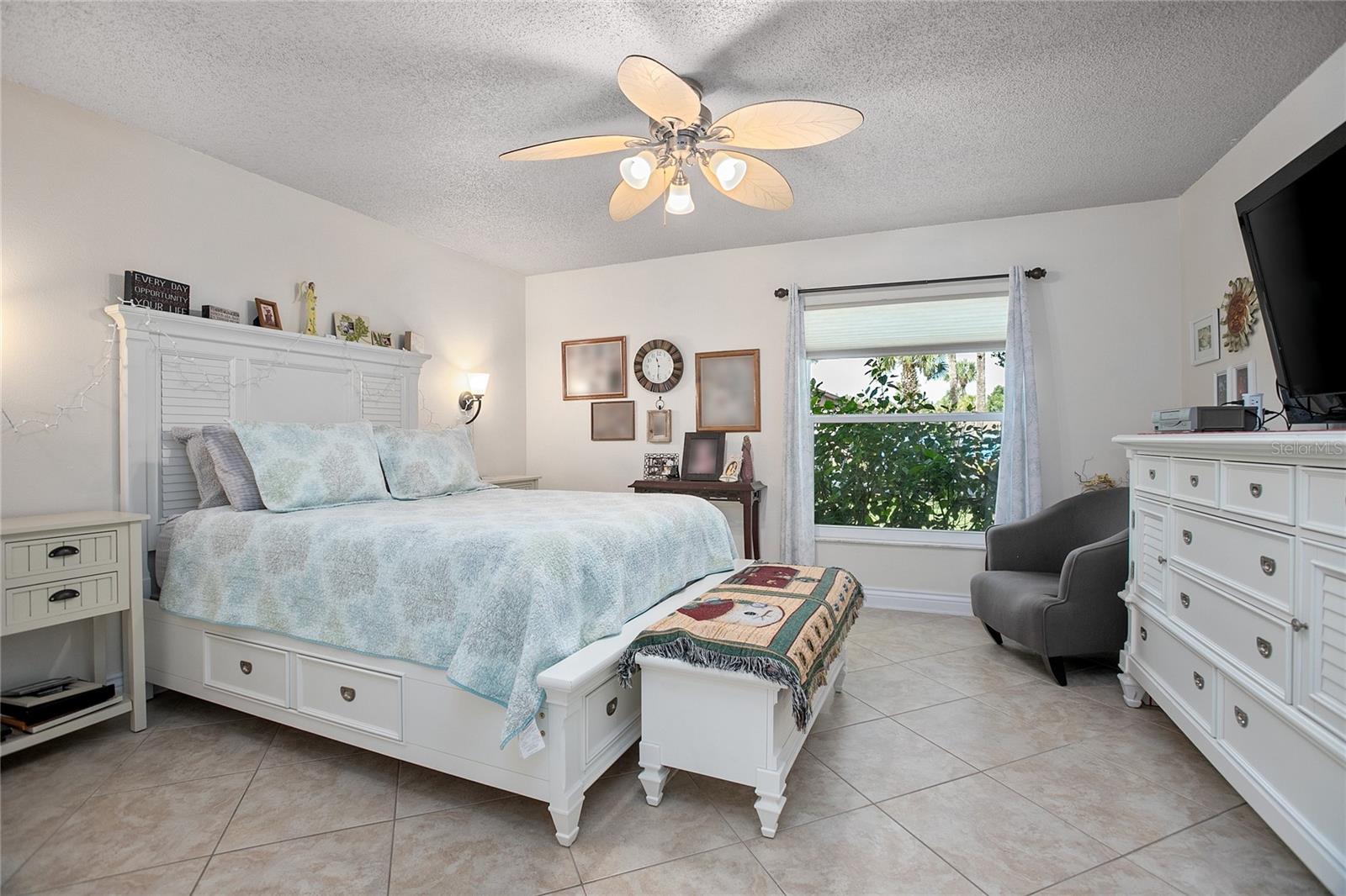 Image 19 of 59 For 955 Eastridge Drive 7p