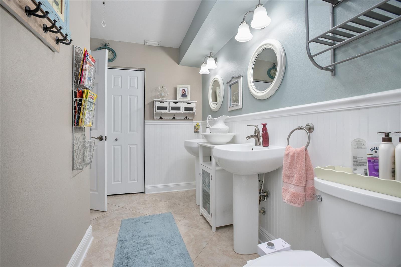 Image 20 of 59 For 955 Eastridge Drive 7p