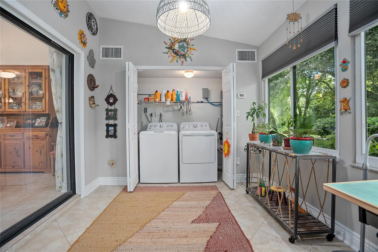 Image 22 of 59 For 955 Eastridge Drive 7p