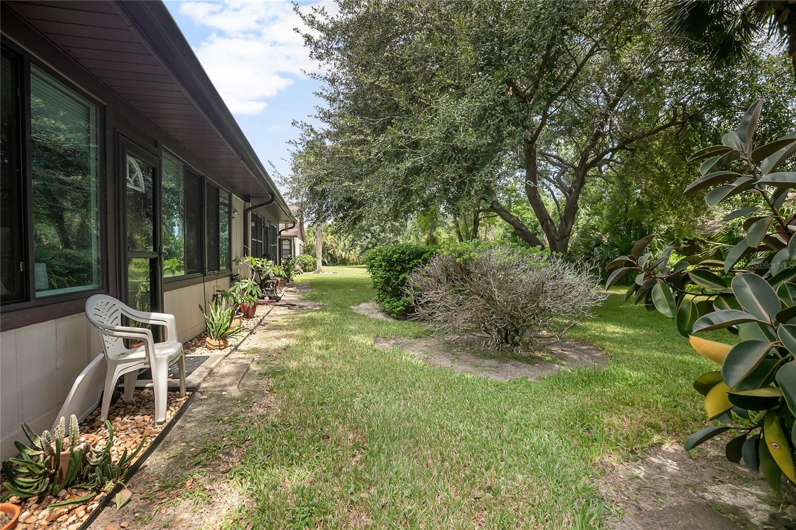 Image 33 of 59 For 955 Eastridge Drive 7p