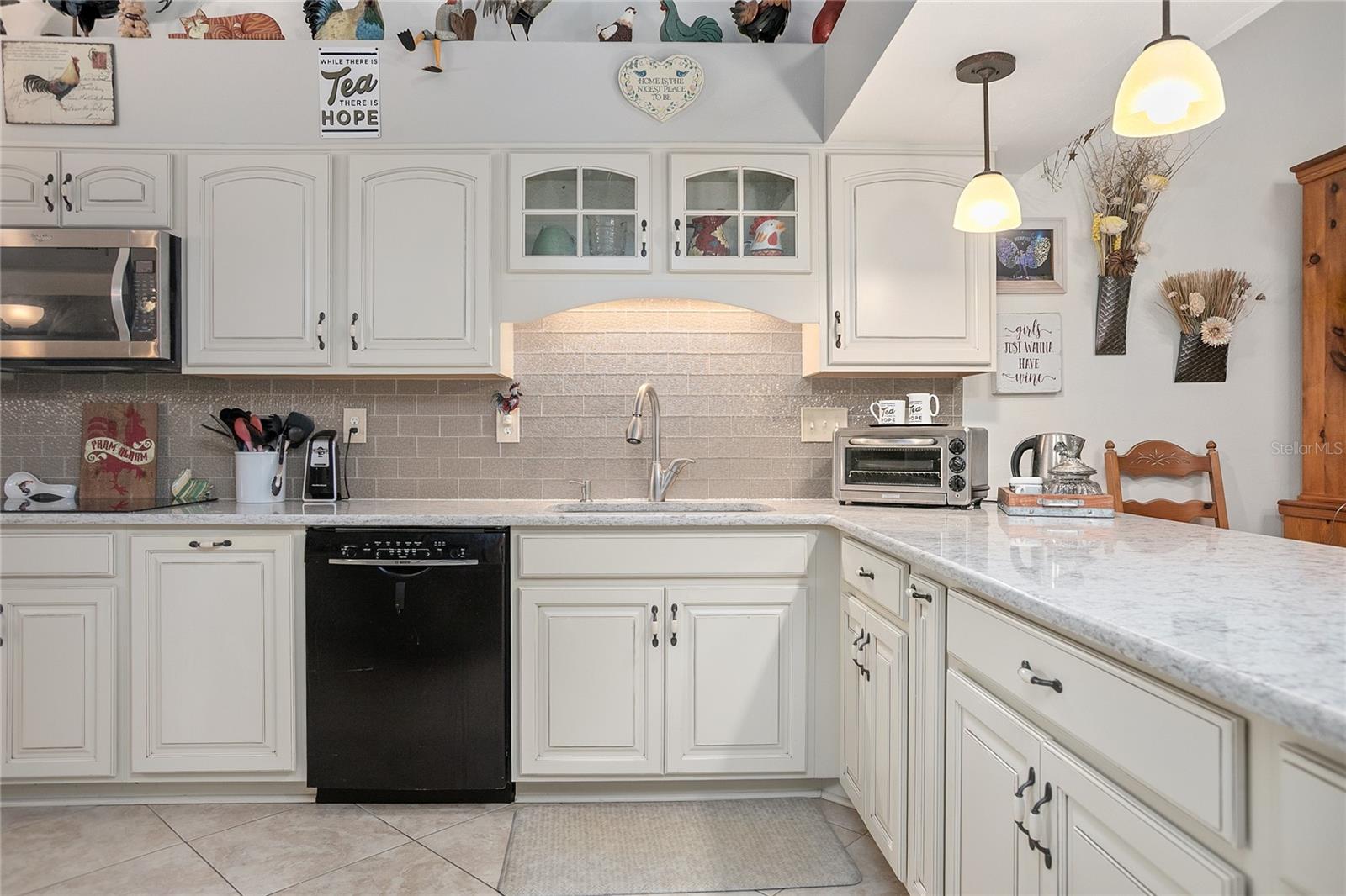 Image 6 of 59 For 955 Eastridge Drive 7p