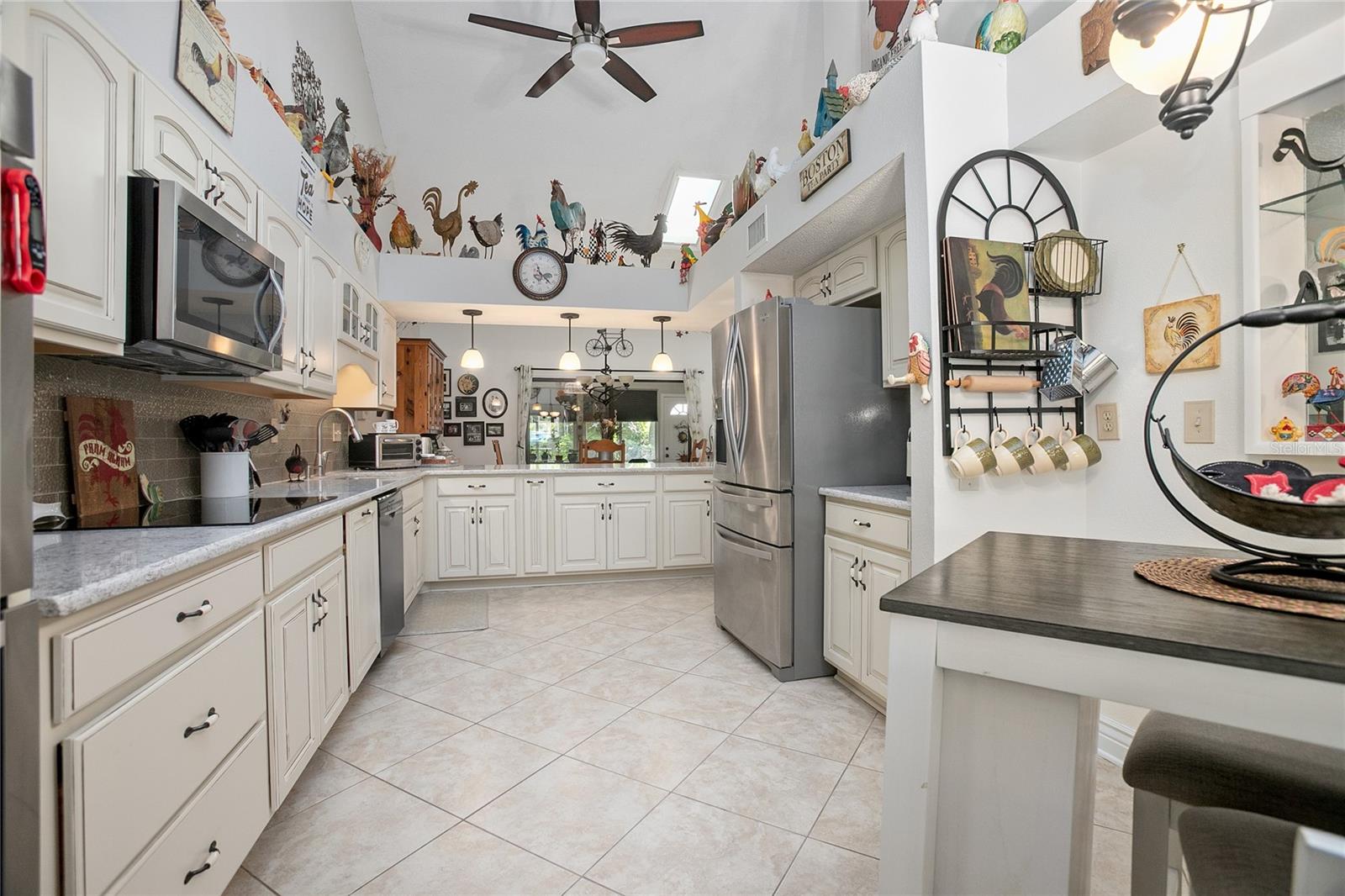 Image 7 of 59 For 955 Eastridge Drive 7p