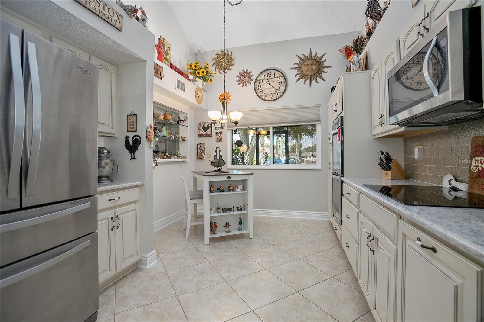 Image 9 of 59 For 955 Eastridge Drive 7p
