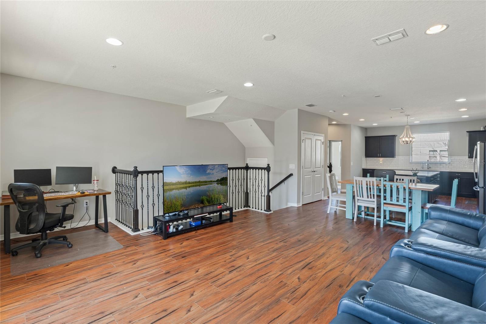 Image 11 of 41 For 471 Portico Court