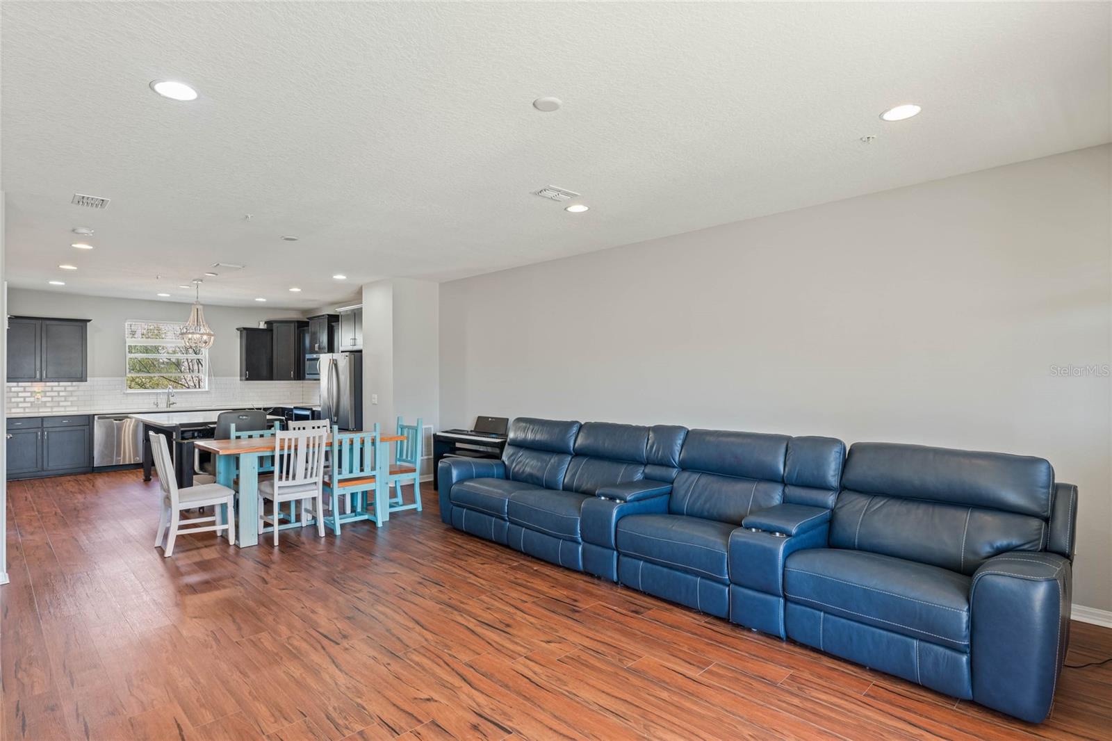 Image 12 of 41 For 471 Portico Court