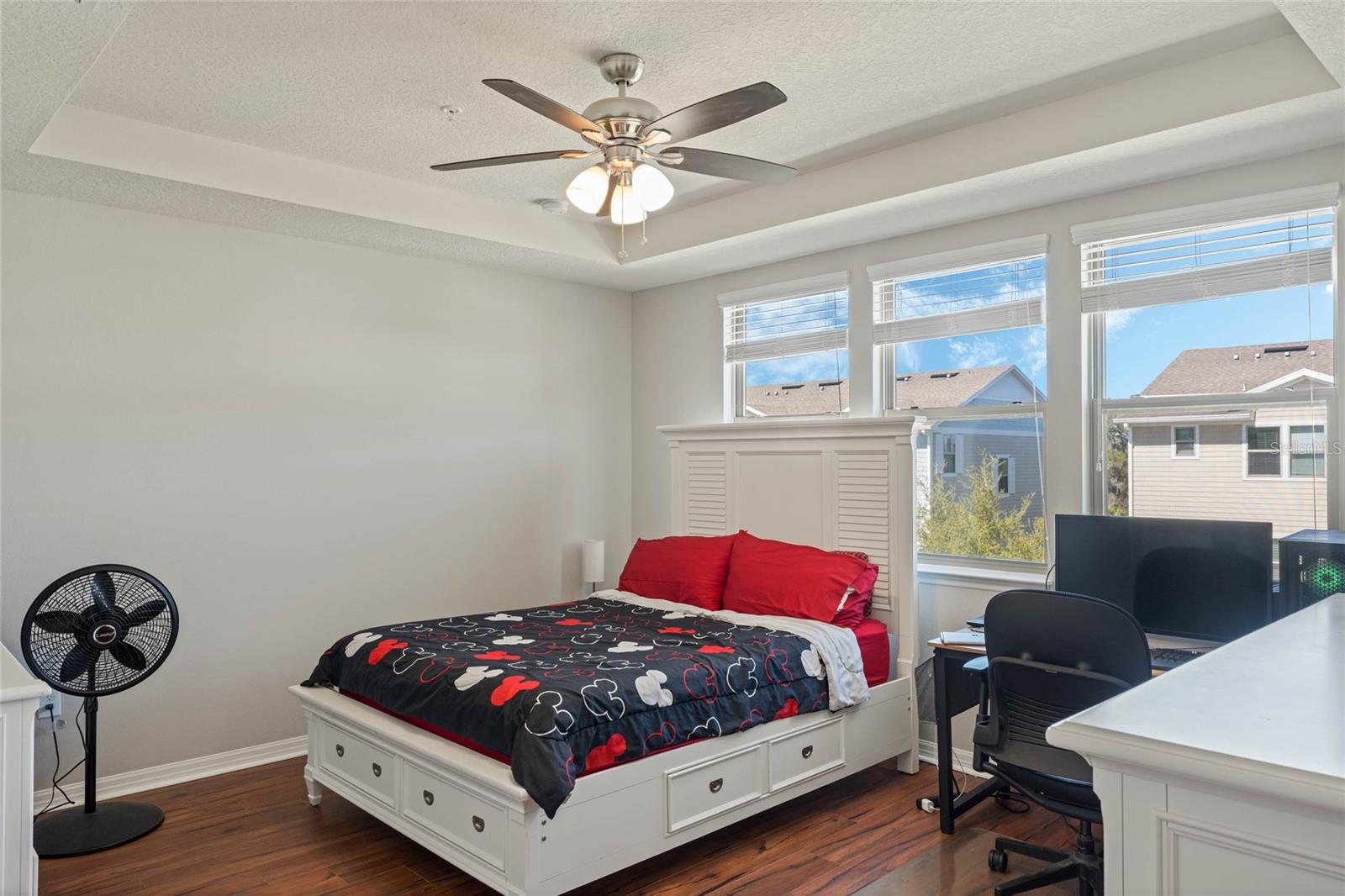 Image 16 of 41 For 471 Portico Court