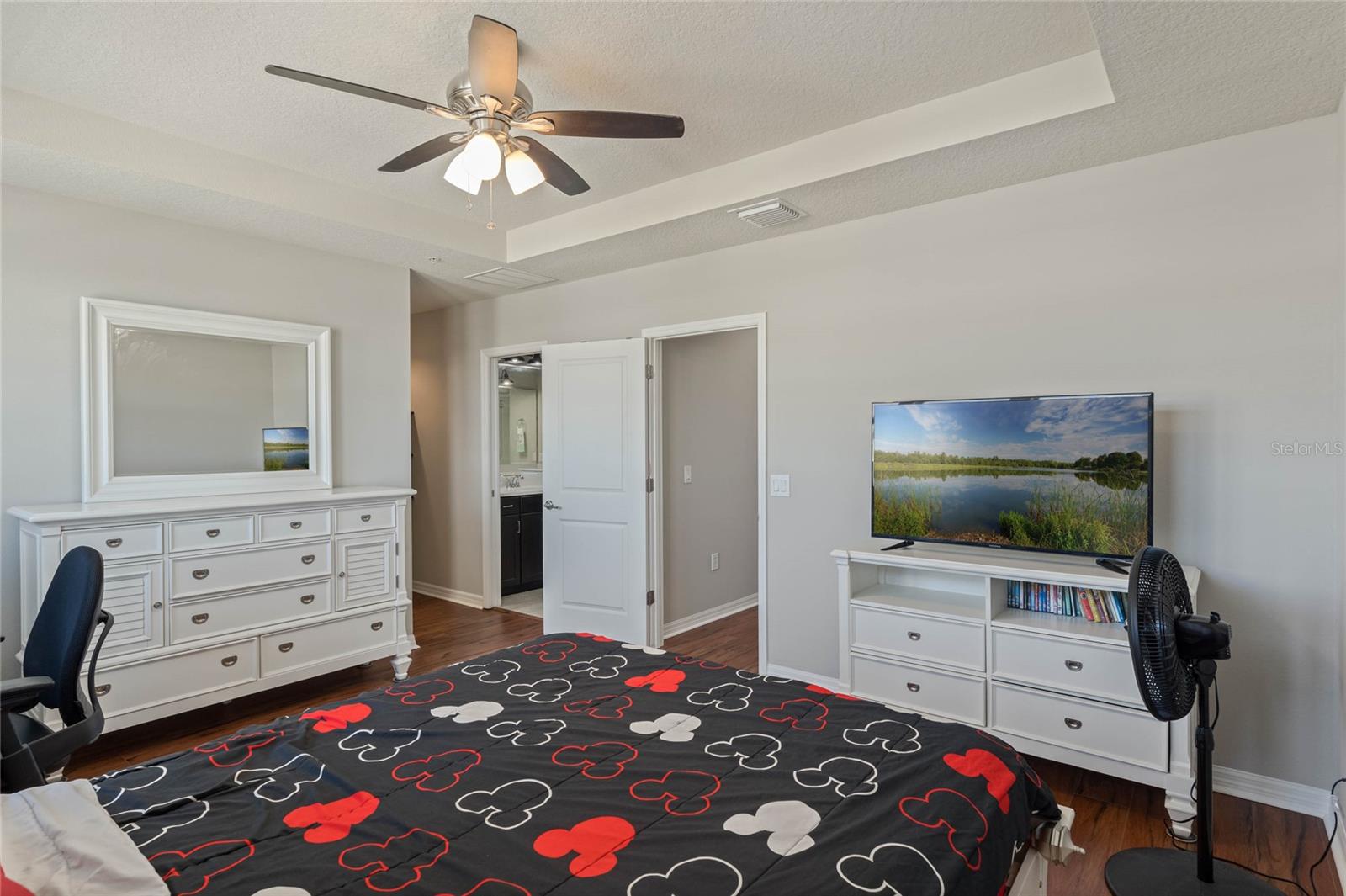 Image 17 of 41 For 471 Portico Court