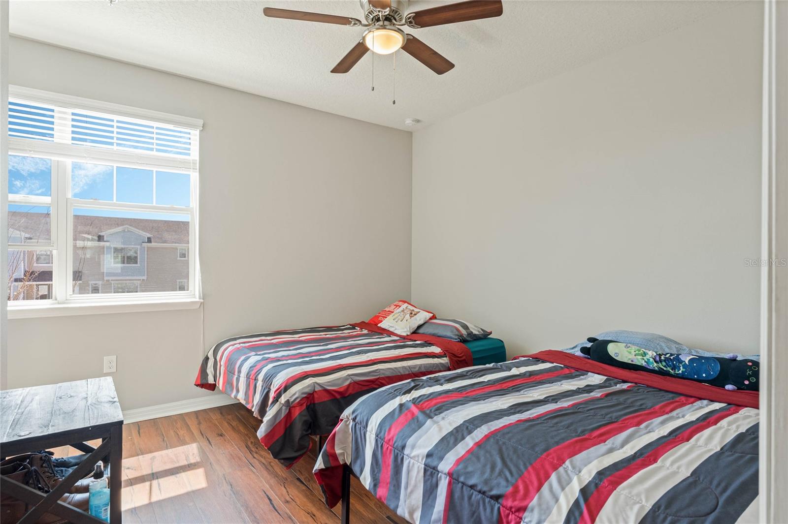 Image 21 of 41 For 471 Portico Court