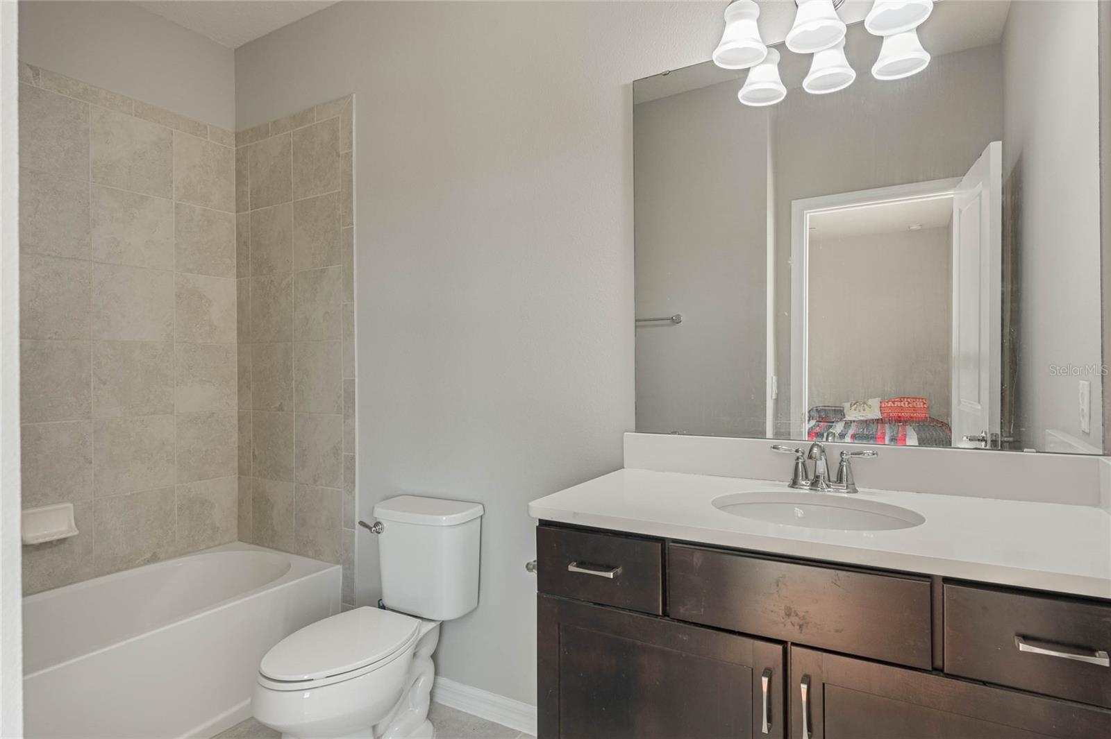 Image 22 of 41 For 471 Portico Court