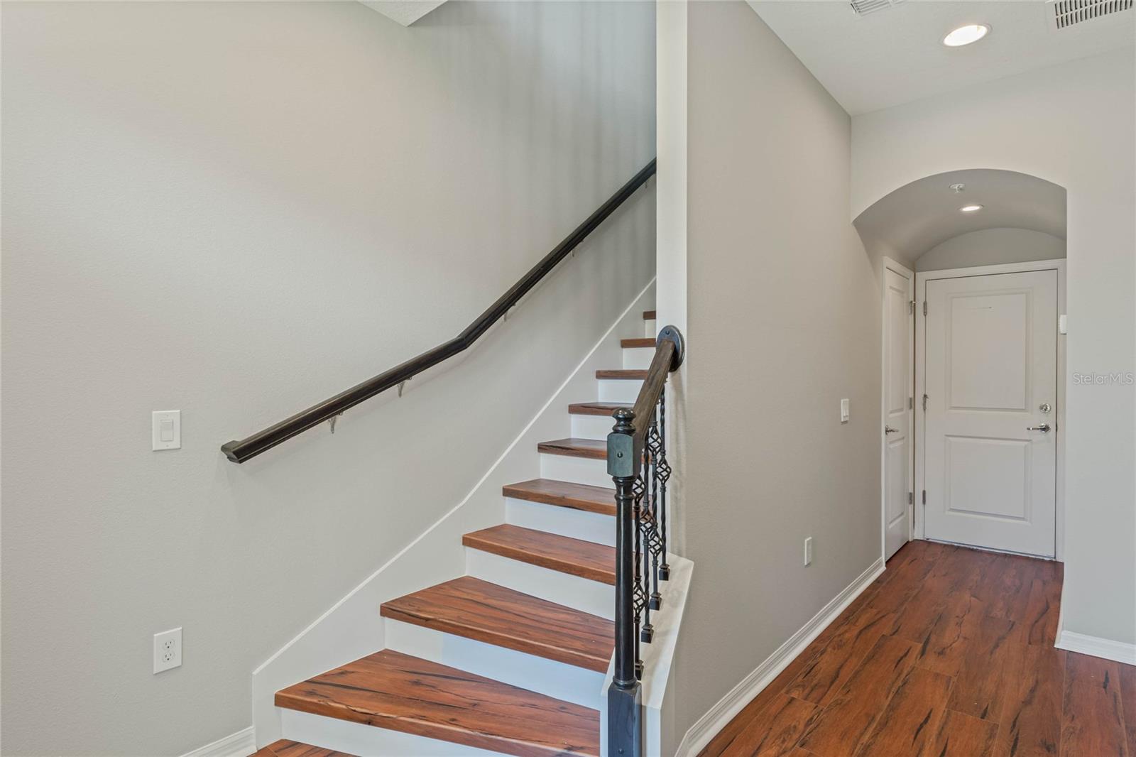 Image 6 of 41 For 471 Portico Court
