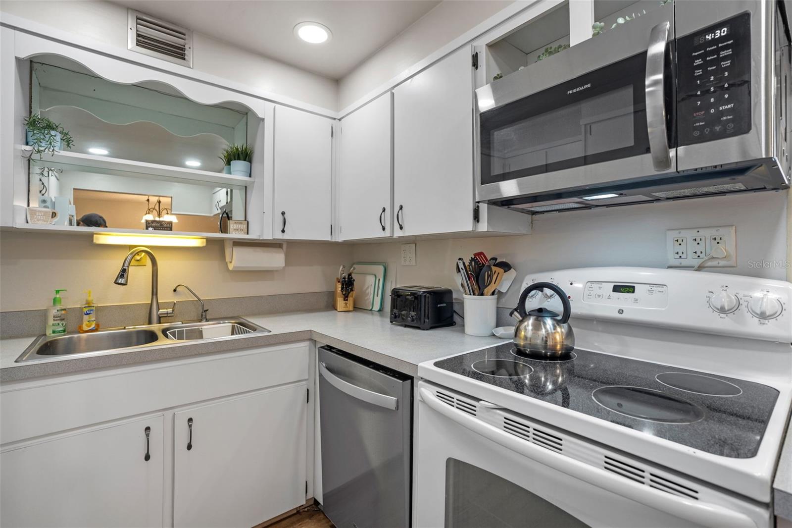 Image 10 of 53 For 1575 Ocean Shore Boulevard J050