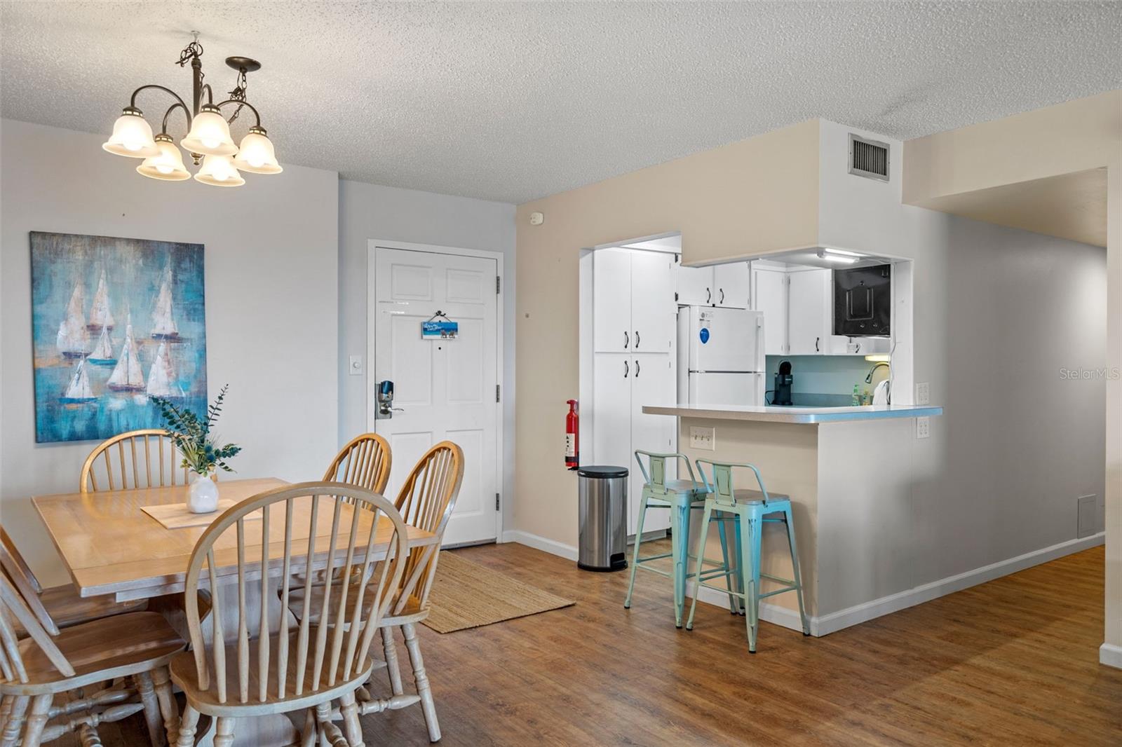 Image 15 of 53 For 1575 Ocean Shore Boulevard J050
